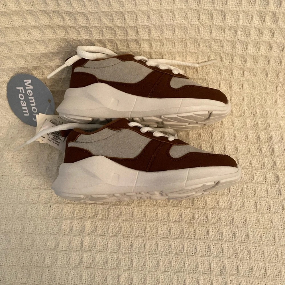 Baby Gap Boys Two Tone Lace Up Sneakers Size 6 New With Tags